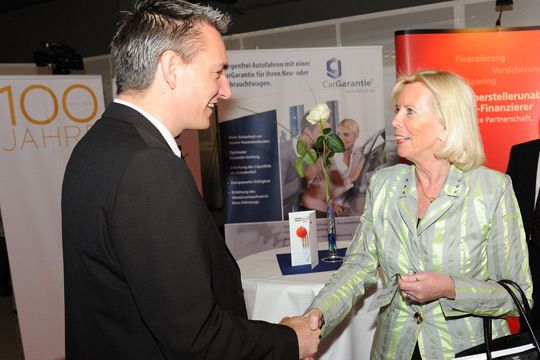 ... oder zwischen Wolfgang Michel und Marion Johl. Getreu dem Motto: „Nach dem Vertriebs Award ist vor dem Vertriebs Award“. Denn 2012 werden die Karten neu gemischt. (Archiv: Vogel Business Media)