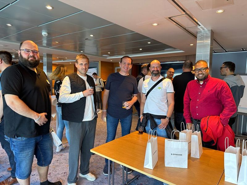 Teilnehmer der KI-Kreuzfahrt (v.l.): Björn Fromm (IT Fromm - Business Solutions), Florian Gemmel (NIGEFA Computersysteme GmbH), Stefan Bösinger (integer GmbH), Oliver Heer (NIC Systemhaus GmbH), Sasha Enoch (K5 CTRL IT GmbH) (Bild: Synaxon)