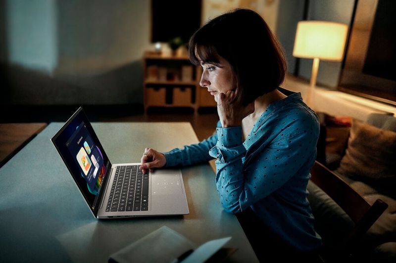 Das Acer Swift Edge 14 AI (SFE14-151/T) ist noch leichter: Es wiegt unter einem Kilogramm und ist nur 13,95 mm hoch. Die beiden Swift-Edge-Modelle sind mit Multi-Control-Touchpads für die einfache Steuerung von von Medien, Präsentationen und Konferenz-Tools ausgestattet. (Bild: Acer)