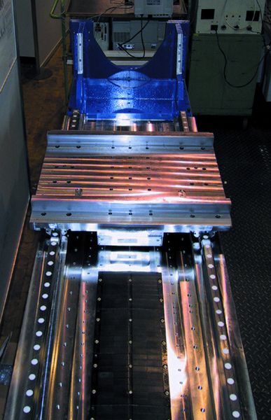 Linearprüfstand der RWTH Aachen mit Schlitten, Linearmotor und Grundgestell. (Archiv: Vogel Business Media)