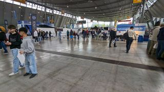 Leider kein Einzelfall: deutlich sichtbare Standlücken in den Hallen und nur „über 70.000“ Besucher auf der Retro Classics 2024. (Bild: Dominsky – VCG)