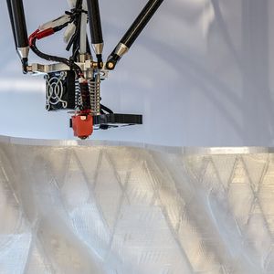 Das funktionsintegrierte Fassadenelement kommt aus dem 3D-Drucker. (Bild:  Andreas Heddergott / TU Muenchen)