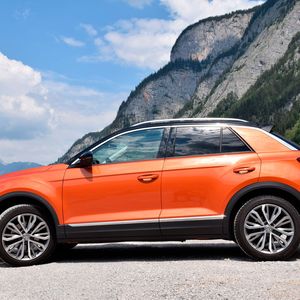 Kantiges Design, freche Farben und solide Fahreigenschaften könnten VWs Kompakt-SUV den erhofften Verkaufserfolg bescheren.(Bild:  »kfz-betrieb« / Schweitzer)