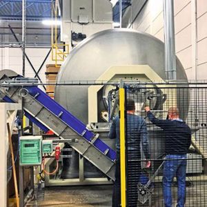 In diesem Mischer können 25.000 Liter, in diesem Fall 12 Tonnen oder über eine Milliarde Spinatsamen gemischt werden.(Bild:  Lindor)