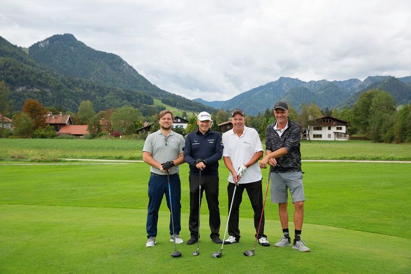 Hier spielt die geballte SVA-Power gegen TechData: (v. l.) Tobias Kurth (TechData), Oliver Wöll, Arno Robel und Bernd Müller (alle SVA) (Bild: Vogel IT-Medien GmbH)