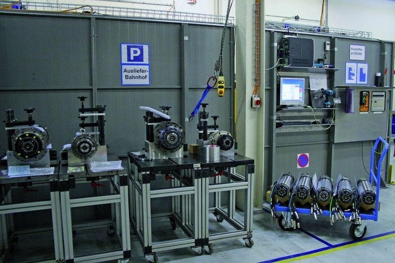 Bild 1: Letzter Check für die verschiedenen Hauptspindeln am Auslieferprüfplatz. Verantwortlich für die Qualitätskontrolle ist eine neutrale Person. (Archiv: Vogel Business Media)