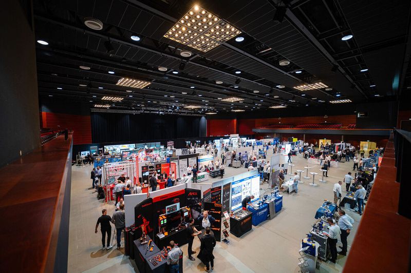 Insgesamt 600 Teilnehmer zog es auf die Schraubtec in den Bochumer Ruhr Congress. (Bild: Donna und der Blitz)