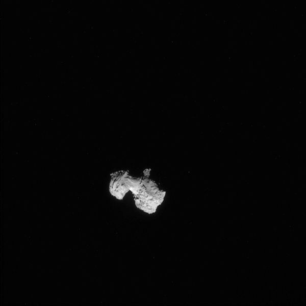 Dieses Bild des Kometen 67P/Churyumov-Gerasimenko wurde am 3. August 2014 von der Navigationskamera an Bord der Raumsonde Rosetta aus etwa 300 km Entfernung zum Kometen aufgenommen. Die ursprüngliche Auflösung des Bildes von 1024 Pixel × 1024 Pixel wurde auf 2048 Pixel × 2048 Pixel hochgezogen. (Bild: ESA)
