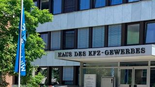 Im Haus des Kfz-Gewerbes führt der neue ZDK-Präsident Arne Joswig mit Unterstützung eines fast unveränderten Vorstands den Branchenverband. (Bild: ZDK)