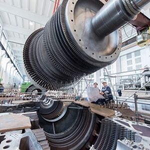 Ein seltener Anblick: Eine Turbine von innen sehen die Kraftwerks-Spezialisten von ThyssenKrupp Steel Europe auch nicht alle Tage.
