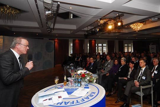 Der Geschäftsführer des Landesverbandes, Bernd Schweitzer, begrüßte die Ehrenamtlichen ... (Archiv: Vogel Business Media)