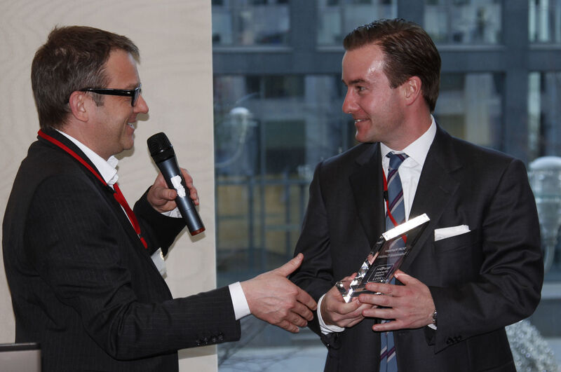 Stefan Schmautz (Geschäftsführer Telenova) nimmt den „TOP Reseller 2012“ Award entgegen. (Archiv: Vogel Business Media)