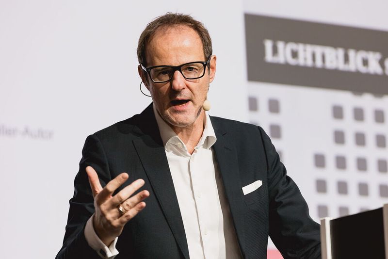 Will von Ökopessimismus nichts wissen: Keynote-Speaker Vince Ebert. (Bild: Stefan Bausewein)