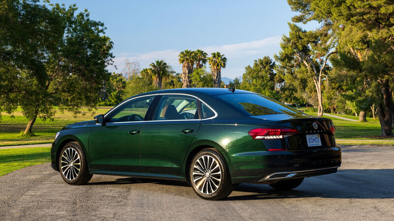Der in Wolfsburg messerscharf am amerikanischen Geschmack vorbei entwickelte US-Passat kam zu einer Zeit in den Handel, als die SUV-Flut schon nicht mehr aufzuhalten war. (Bild: VW)
