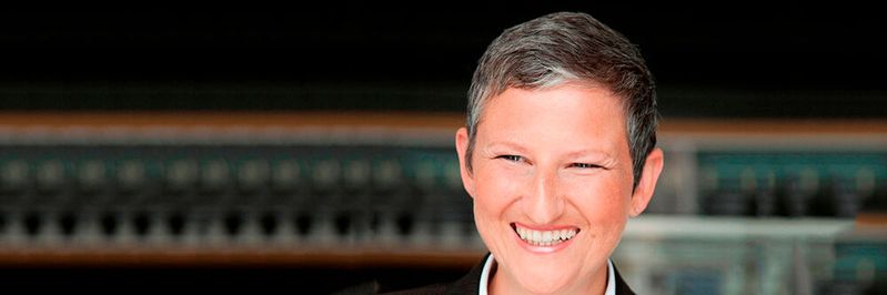 Die Autorin: Martina Neumayr ist Senior Vice President Credit Risk & Fraud Services bei Experian DACH Die Autorin: Martina Neumayr ist Senior Vice President Credit Risk & Fraud Services bei Experian DACH
