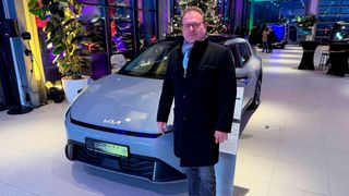 Seit 2013 leitet Markus Stiefenhöfer (im Bild) – gemeinsam mit seinem Schwiegervater Albert Christmann – das pfälzische Autohaus Christmann aus Grünstadt.  (Bild: Anja Benndorf)