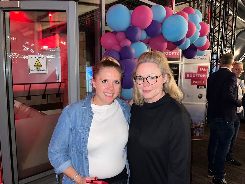 Gleich auf dem Dancefloor sind (l.) Silja Marquardt, LootBoy, und Anika Reisch, Garmin. (Bild: Vogel IT-Medien GmbH)