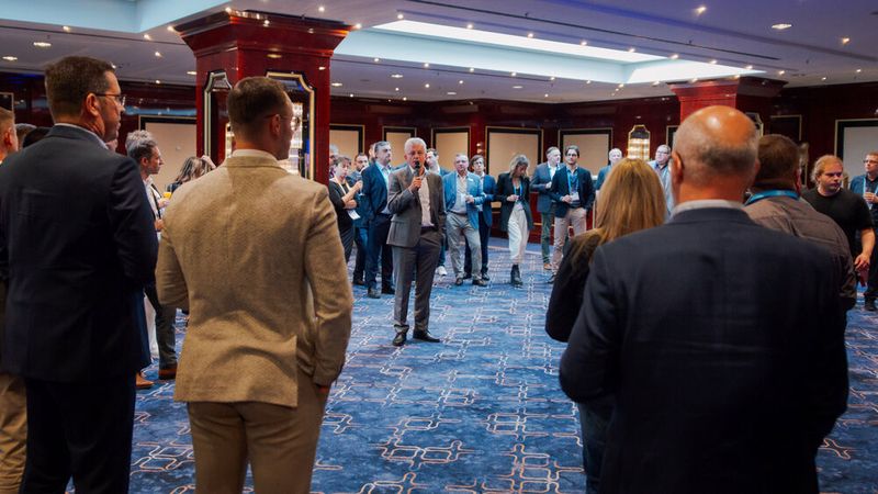 Max Ertl, President bei Docuware, heißt die neuen Partner herzlich willkomen.  (Bild: Docuware)