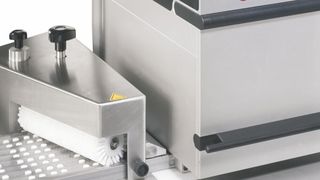 Polyphem wt prüft unter anderem Farbe, Form, Maße und Lage von Tabletten, Kapseln und Dragees in Blisterverpackungen (Laetus)