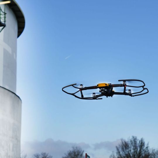 Für den sicheren und effizienten Betrieb kritischer Infrastrukturen ist es von entscheidender Bedeutung, dass die Anlagen täglich überwacht werden. Für den sicheren und effizienten Betrieb kritischer Infrastrukturen ist es von entscheidender Bedeutung, dass die Anlagen täglich überwacht werden.
