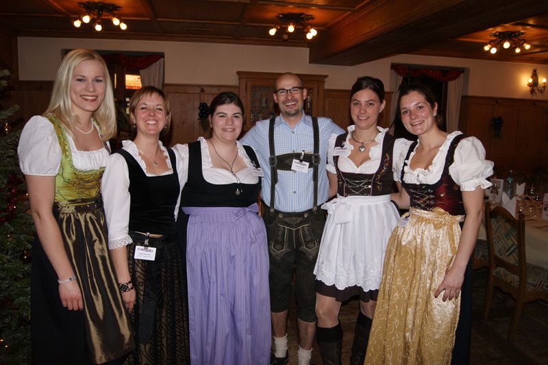 Hahn im Korb: Joachim Guth (Quest Software) fühlte sich im Kreise der Akademie-Mädels (v.l.: Svenja Mohn, Edda Schuster, Stephanie Taubenberger, Cornelia Schurr und Bianca Schmaus) sichtlich wohl! (Archiv: Vogel Business Media)