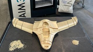 Granulatdruck (FGF) macht großformatige Funktionsbauteile aus Hochleistungspolymeren wie Ultem 9085 wirtschaftlich. (Bild: NEW AIM3D)