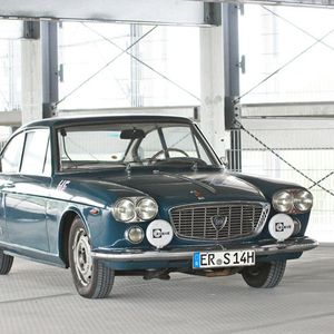 Kurz darauf trat das von Pininfarina gezeichnete Coupé auf den Plan. Auch ein Cabrio gab es übrigens damals schon.(Foto:  Lancia)