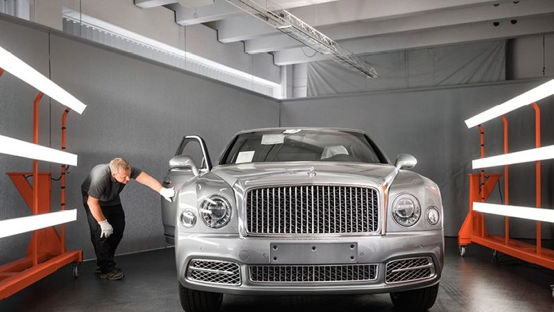 Bei Langlimousinen müssen Türen verlängert und passgenau in die Kurvenform des Fahrzeugs angepasst werden.(Bild:  IndiKar)