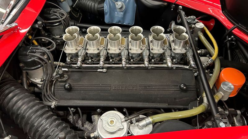 Der Zwölfzylinder mit 3,0 Liter Hubraum leistet im 250 GTO - AVD Revival 300 PS. (Bild: Diehl – VCG)