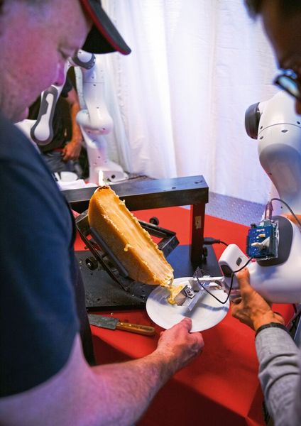 L'intelligence artificielle permet d'observer puis d'optimiser les gestes précis du racleur professionnel assurant par là des raclettes optimales dans toutes les situations. (Source : Idiap Research Institute)