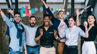 Eine positive Firmenkultur ist wichtig, um Mitarbeiter langfristig zu halten. (BullRun - stock.adobe.com)