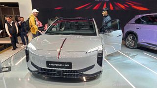 Der Hongqi EH7 ist eines der chinesischen Modelle, die auf dem Pariser Salon 2024 für Aufmerksamkeit sorgten. (Bild: Ampnet)