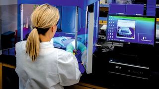 In Deutschland gibt es zurzeit mehr Kapazitäten für Coronatests als für die vom RKI geforderten Fälle nötig (Symbolbild). (gemeinfrei, CDC/ Holly Patrick, MS, MPH)