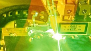 Die CT-Conni bietet optimale Bedingungen für die Herstellung komplexer, kleiner Bauteile mit komplizierten Schweißnahtverläufen. (Bild: Conntronic)