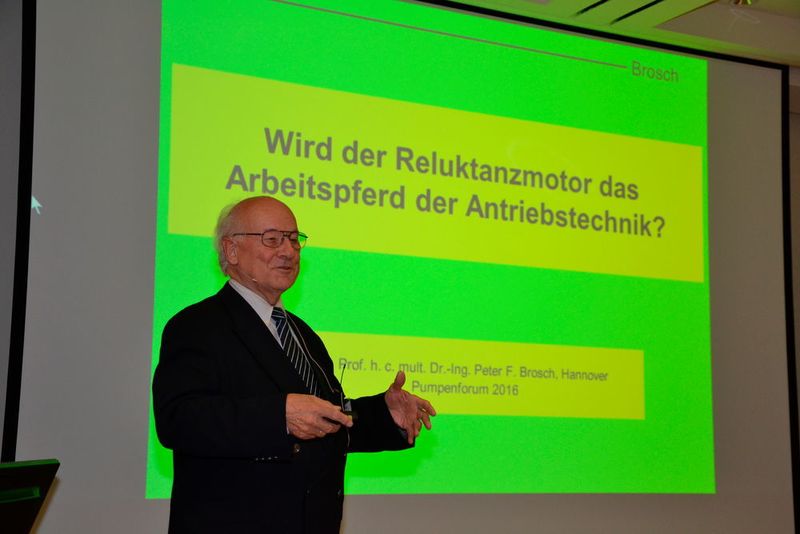 Im Finale ging es um den Pumpenantrieb: Prof. Dr. Peter F. Brosch von der Hochschule Hannover setzte in seinem Abschlussvortrag noch einmal ein Ausrufezeichen und zeigte den Teilnehmern auf, dass man „in 90 Prozent der Fälle den üblicherweise eingesetzten Asynchronmotor durch einen Synchron-Reluktanzmotor ersetzen kann.“ Und zwar mit erheblichen Vorteilen, so dass mancher ins Nachdenken kam, warum der Reluktanzmotor nicht längst das Arbeitspferd der Antriebstechnik ist. (Kempf/PROCESS)
