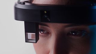Im Gegensatz zu bisherigen Smart Glasses, die schwer, komplex und teuer sind, soll die Datenbrille von Almer mit bisher unerreichten technischen Spezifikationen punkten und sofort einsatzbereit sein. (Bild: Almer Technologies)