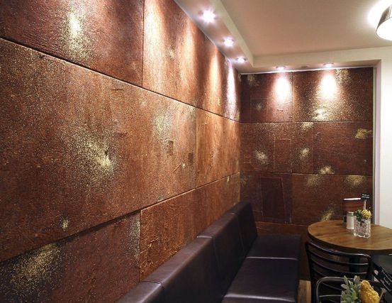 Wandverkleidung aus BARKTEX®, z.B. MilkyWay 0801, feuerabweisend (Bild: Bark Cloth)