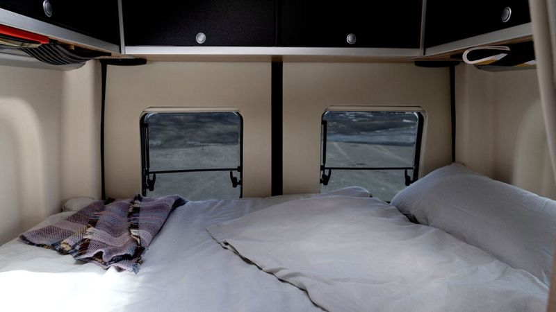 Das Doppelbett im Grand Canyon S Cross Over ist quer eingebaut. (Bild: Erwin-Hymer-Gruppe)