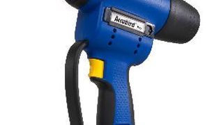 Gesipa präsentiert sein Befestigungssysteme-Spektrum auch auf der Fastener Fair 2017. Mit dem Accubird Pro biete das Unternehmen jetzt das Akku-Blindnietgerät der neuesten Generation an, das im Idealfall vier Mal schneller arbeite als die bisherigen Modelle. (Gesipa)