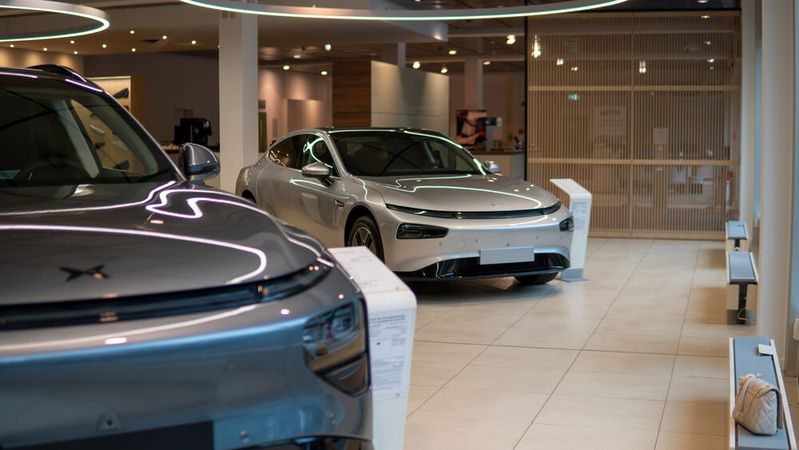 In Düsseldorf vertreibt die Moll-Gruppe künftig Xpeng-Fahrzeuge.(Bild:  Moll-Gruppe)