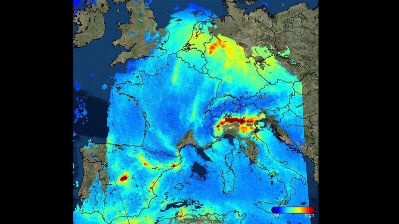 Satellitenaufnahme der Konzentration an Stickstoffoxid über Zentraleuropa. (Deutsches Zentrum für Luft- und Raumfahrt)