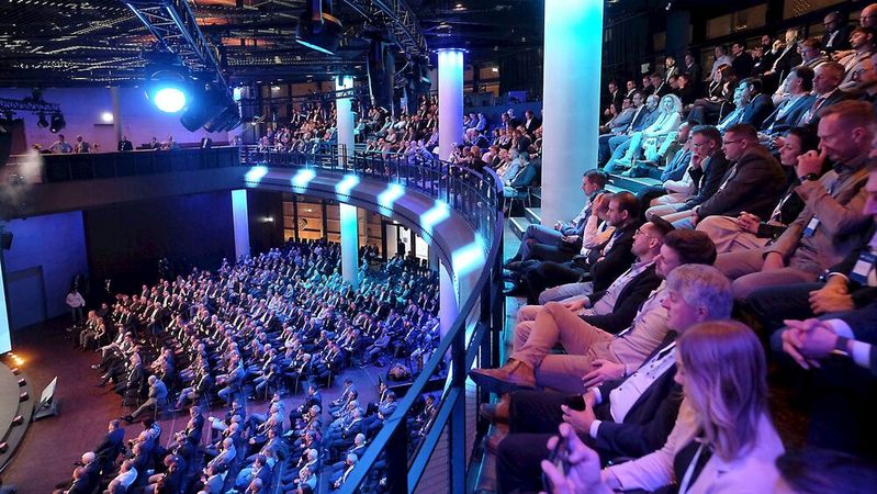 Bis auf den letzten Platz war der vierte Neujahrsgipfel des ZDK, der zusammen mit dem BIV im Anschluss des DAT-Reports ausgetragen wurde, ausgebucht. (Bild:  Zietz - VCG)