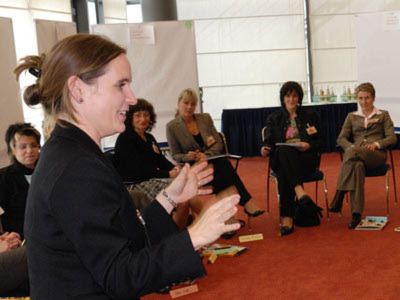 Aktives Mitarbeiten war im Workshop Mitarbeitermotivation und Kundenorientierung von Astrid Göschel, Rhetorika (Reutlingen), gefragt. (Archiv: Vogel Business Media)