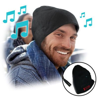 Diese Mütze von monsterzeug.de hat Kopfhärer integriert und kostet 19,95 Euro. (www.monsterzeug.de)