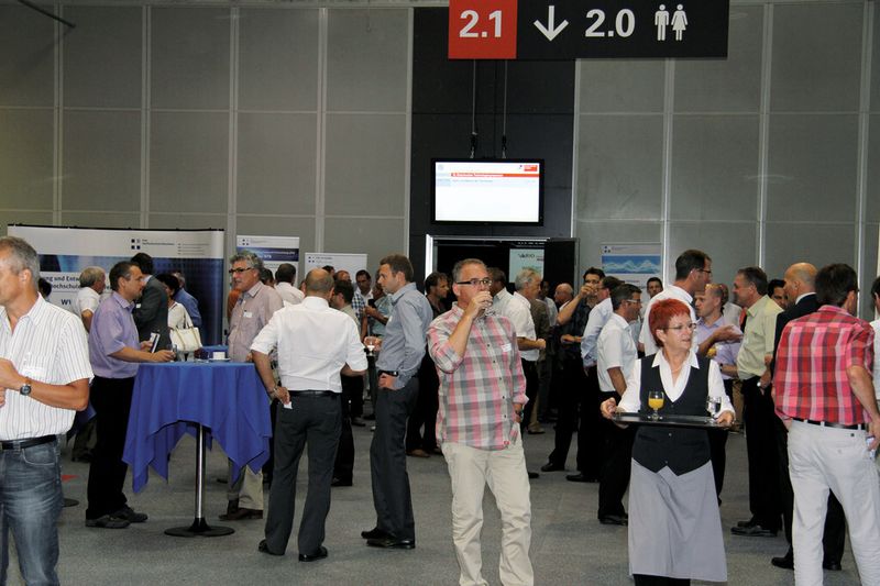 Über 200 Besucher kommen regelmässig zum Ostschweizer Technologiesymposium in den Olma-Hallen in St. Gallen. (Bild: U. Heiz)
