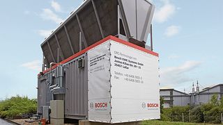 Bild 1: ORC-Anlagen zur Abwärmenutzung lassen sich auch auf der Grundfläche eines 20-Fuß-Standardcontainers unterbringen. (Bild: Bosch KWK Systeme)
