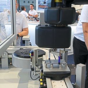 Einer der Schwerpunkte auf der Motek 2018 waren smarte Lösungen und intelligente Systeme für die manuelle und automatisierte Montage.