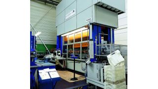 Lueb & Schumacher hat in eine Helmerding-Transferpresse mit 200 t Presskraft investiert; auf dieser Presse werden jetzt die Stückzahlen von drei älteren Pressen plus neue Produkte gefertigt. (Bild: Kuhn)