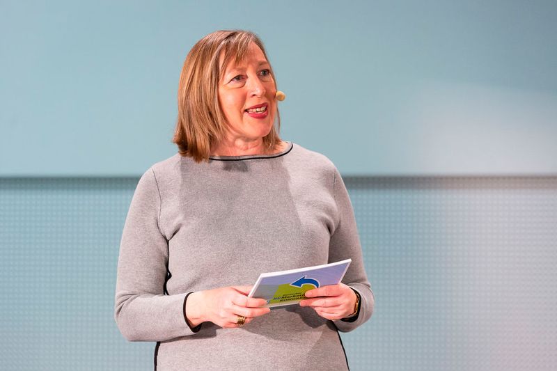 Silvia Lulei, Chefredakteurin von »Gebrauchtwagen Praxis«, moderierte den Kongress. (Bild: Stefan Bausewein)