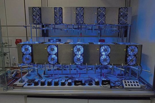 Reaktor-Apparatur für die Photokatalyse(Bild:  Heiko Grandel / Uni Ulm)